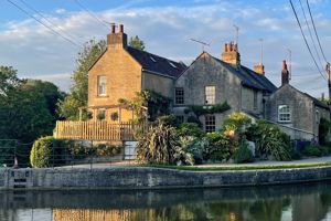 Side Elevation- click for photo gallery